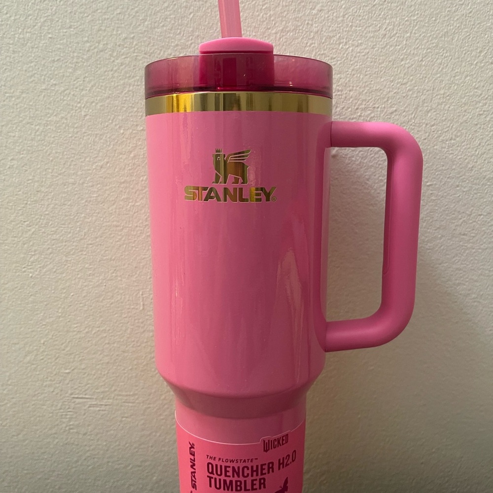 NWT Stanley Wicked Pink Quencher H2.0 Tumbler